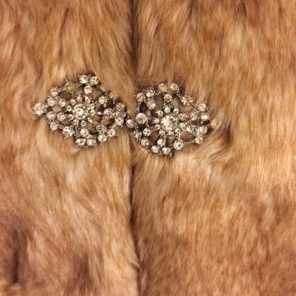 Badgley Mischka Faux Fur Vest w/Jewel Clasps 1X - Picture 5 of 8